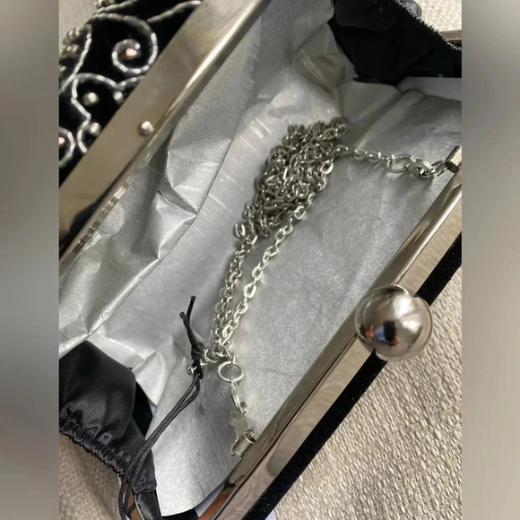 The Met St. Xavier Bag British Floral Beaded Clutch Velvet NWT - Picture 6 of 6